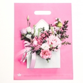 Розовый пакет с цветочным принтом и вырубной ручкой (40х31 см) - Сима-Ленд - купить с доставкой в Сыктывкаре