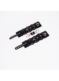 Черные кожаные наручники с узорами и золотистой фурнитурой - Crazy Handmade - купить с доставкой в Сыктывкаре
