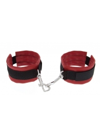 Красно-чёрные полиуретановые наручники Luxurious Handcuffs - Blush Novelties - купить с доставкой в Сыктывкаре