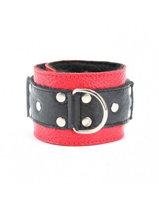 Красно-чёрные кожаные наручники с меховым подкладом - БДСМ Арсенал - купить с доставкой в Сыктывкаре