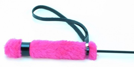 Лаковый стек с розовой меховой ручкой - 64 см. - БДСМ Арсенал - купить с доставкой в Сыктывкаре